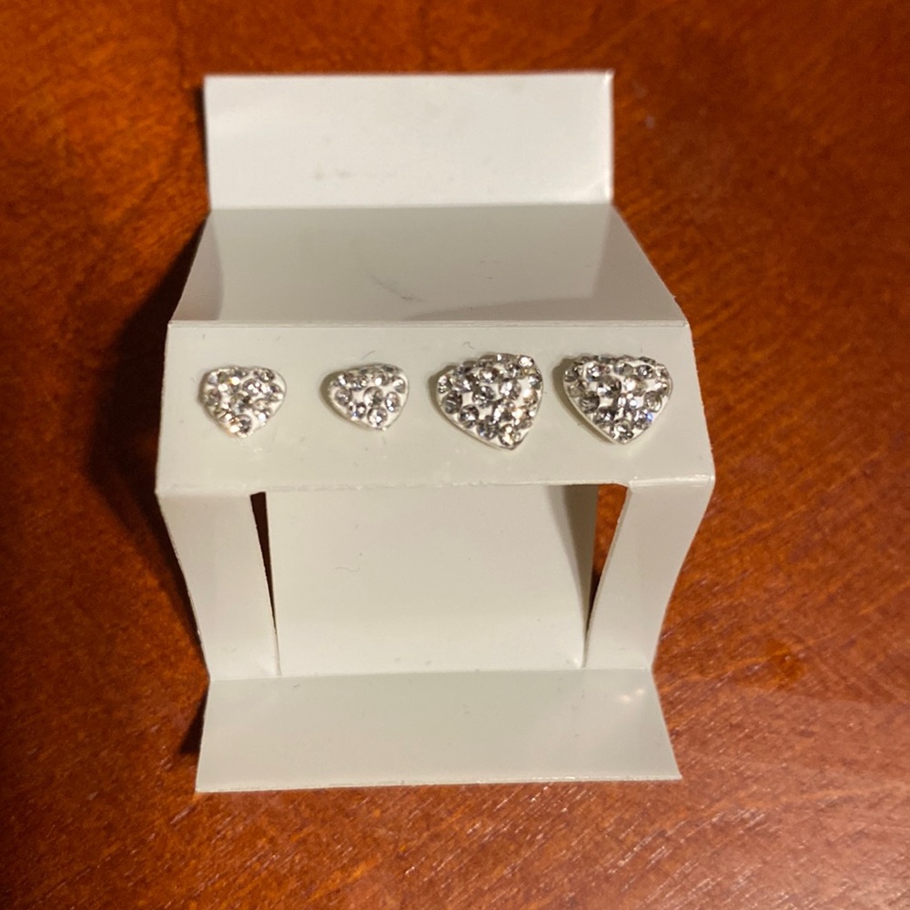 🤍White w/ crystal Heart earrings